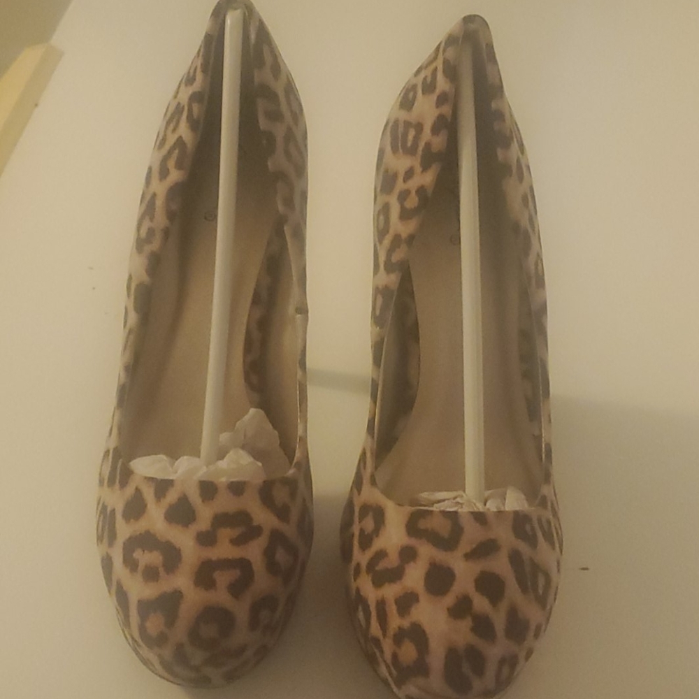 never worn have bottom part of the box not the top